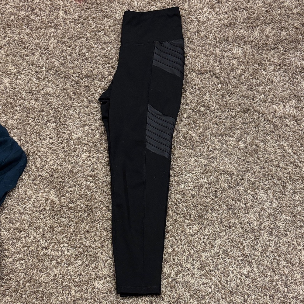Old Navy Black Leggings with Ribbed Details